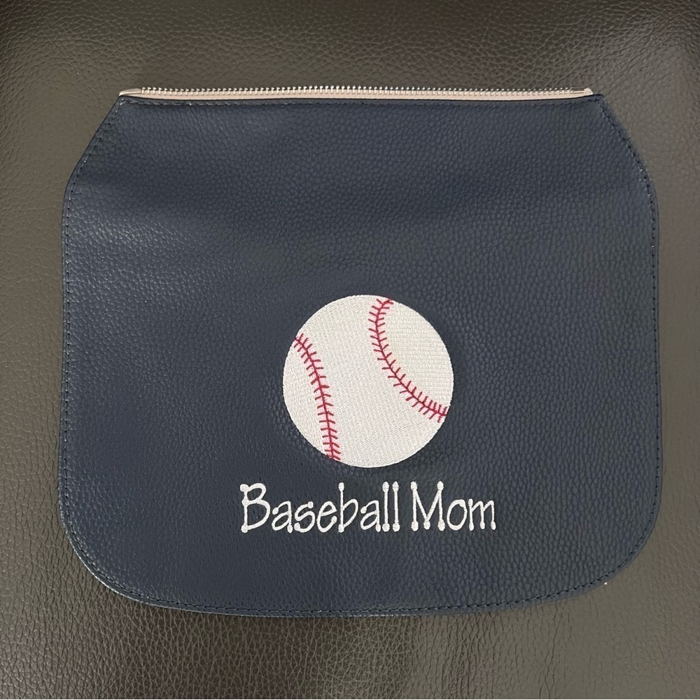 Studio Thirty-one Flap - Navy Pebble with "Baseball Mom" embroidery